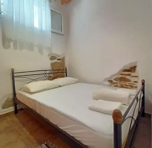 στη μεσσάδα... Sti Messada... Ioulis